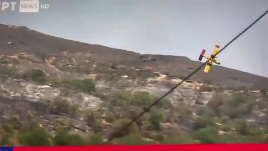 Un avión se estrelló mientras combatía fuego