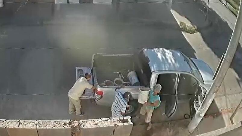Roban arenar de una obra privada