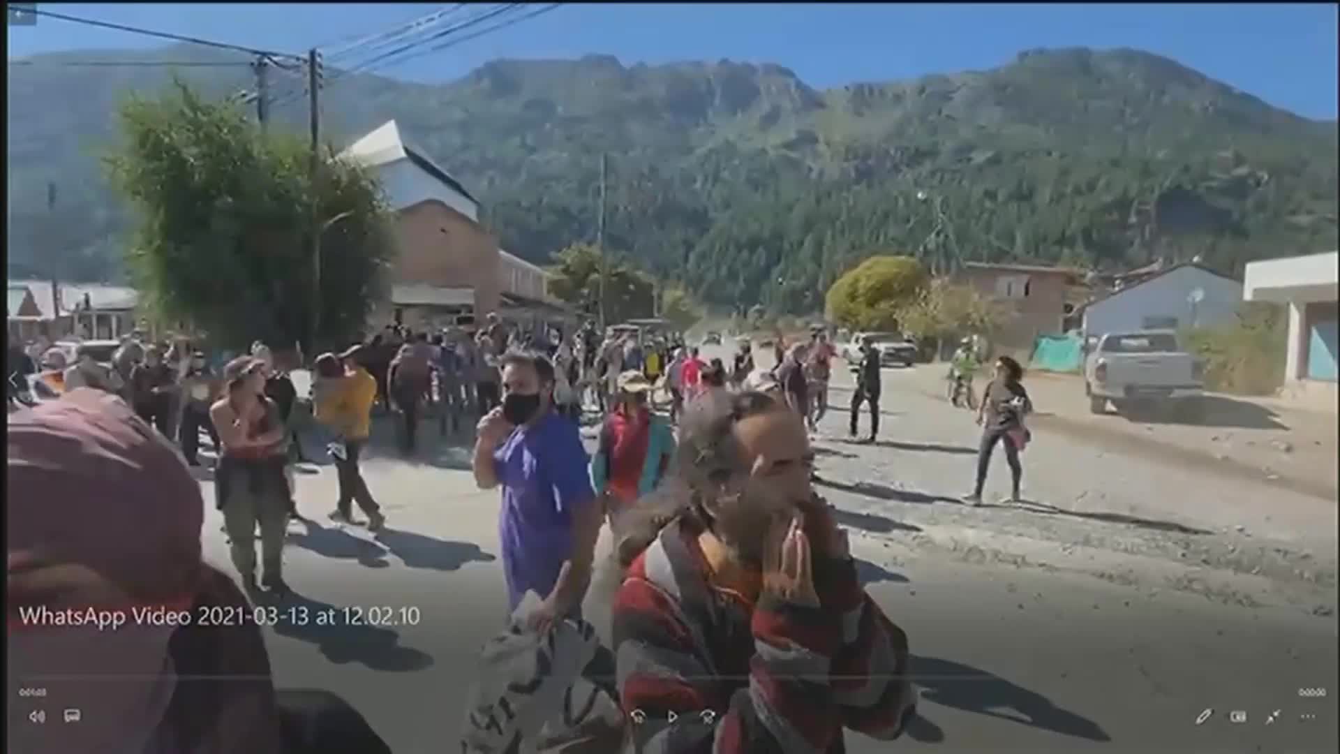 Fuertes disturbios en la llegada de Alberto Fernández a Chubut