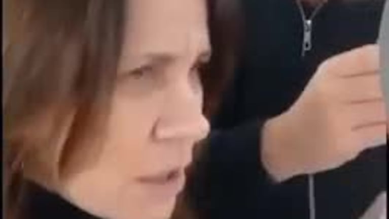 Así escracharon a Pablo Echarri y Nancy Duplá en un aeropuerto