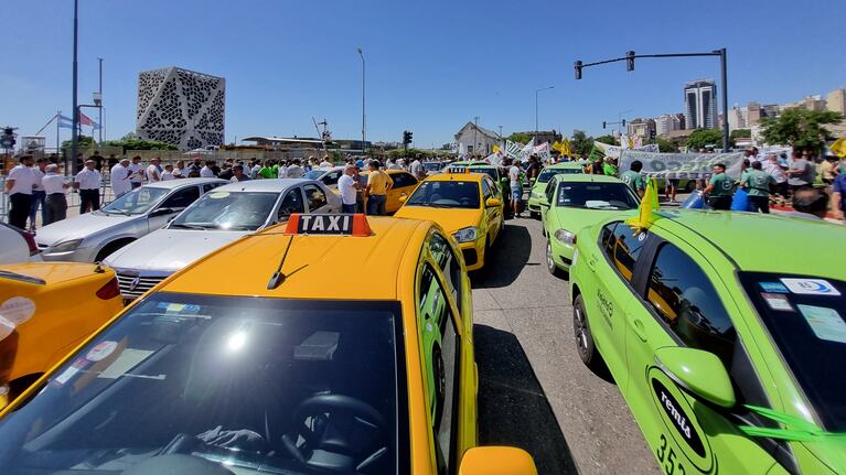 Marcha de taxis y remises contra las aplicaciones: “Nos sacaron el 70% del trabajo”