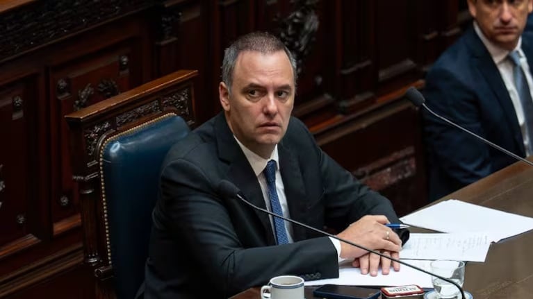 "Traición": la acusación de Manuel Adorni a Cristina Pérez