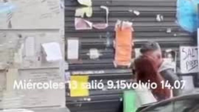La expresidenta salió de su casa y fue grabada por vecinos