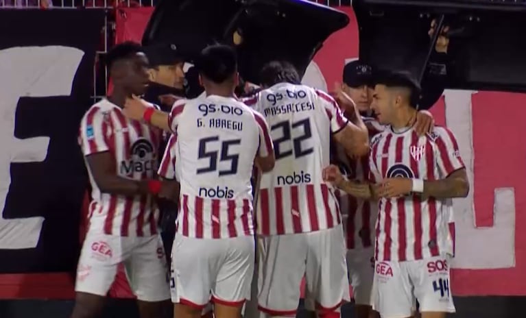 Gol en contra de Newell’s para el 1 a 0 de Instituto en Rosario