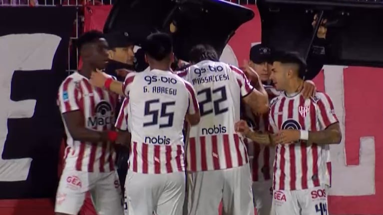 Gol en contra de Newell’s para el 1 a 0 de Instituto en Rosario