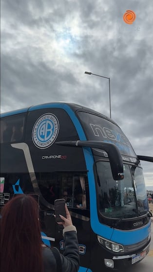 La llegada del colectivo de Belgrano al Kempes