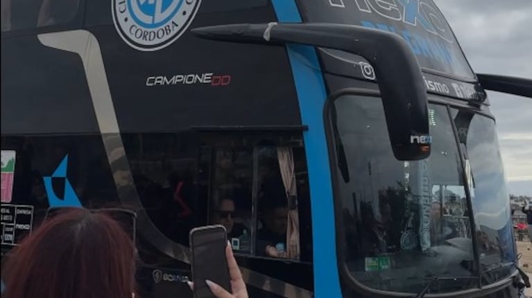 La llegada del colectivo de Belgrano al Kempes