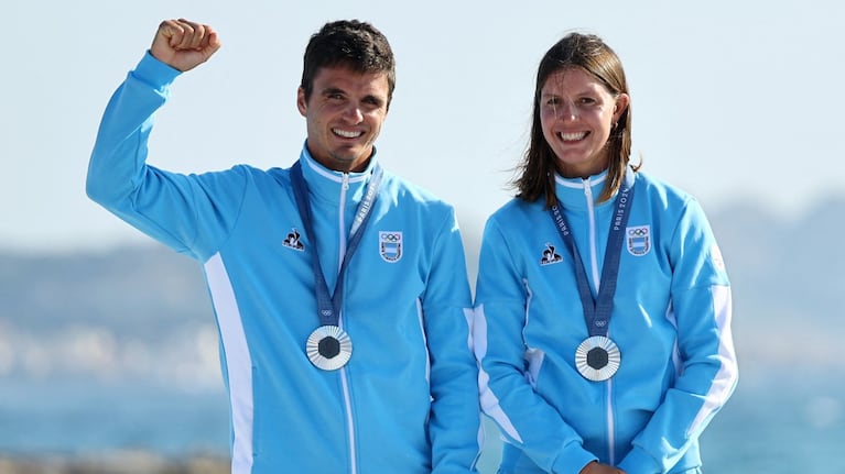 Así recibieron la medalla de plata Mateo Majdalani y Eugenia Bosco en los Juegos Olímpicos