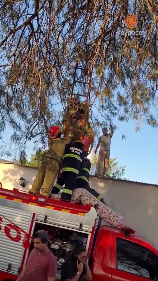 Rescate de una niña tras la explosión en La Para