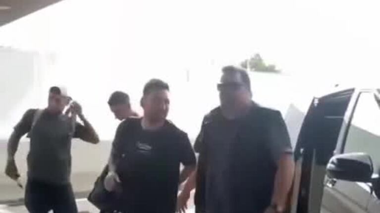 Messi, Di María y Otamendi en el aeropuerto de Barcelona