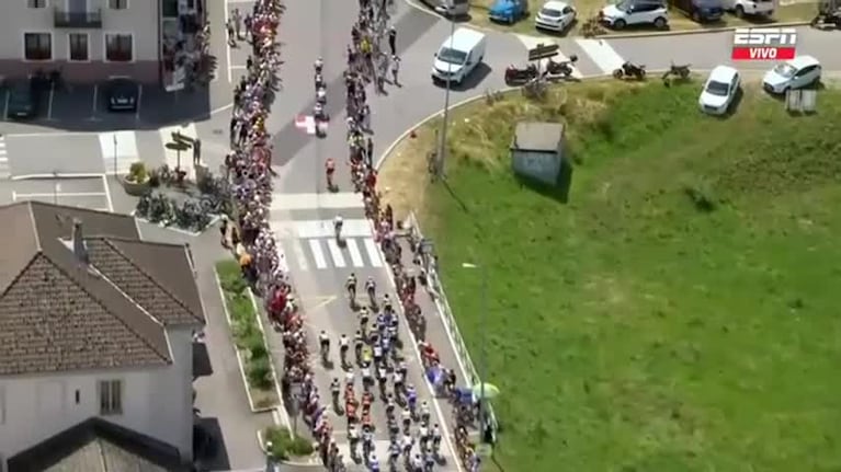 Quiso sacarse una selfie y provocó un choque masivo en el Tour de Francia 