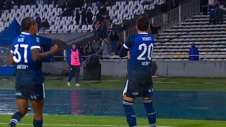 El gol de Schott para el 2 a 0 de Talleres ante Riestra