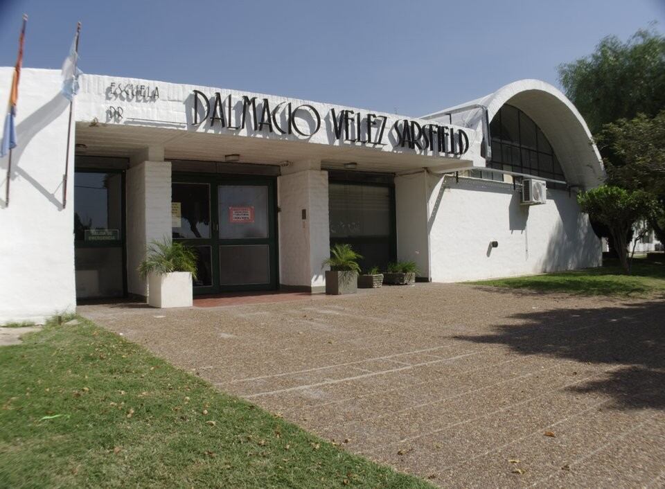 Alumnos llegaron alcoholizados y reventaron su propia escuela en Arroyito