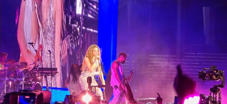 La alegría y emoción de los fans de Shakira en la segunda noche sin lluvia en Córdoba que sí terminó