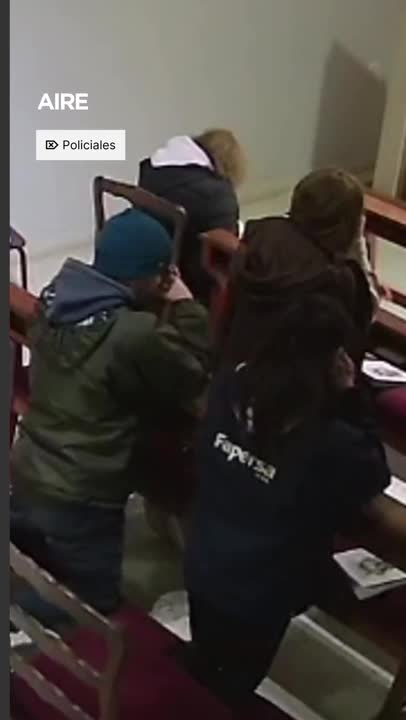 Robaron a una mujer mientras estaba arrodillada frente al Santísimo en una capilla de Santa