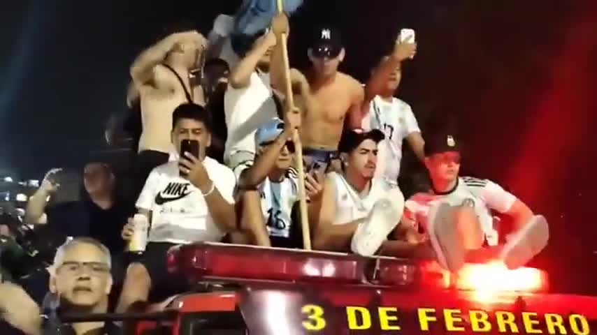 Locura en Fuerte Apache por Thiago Almada