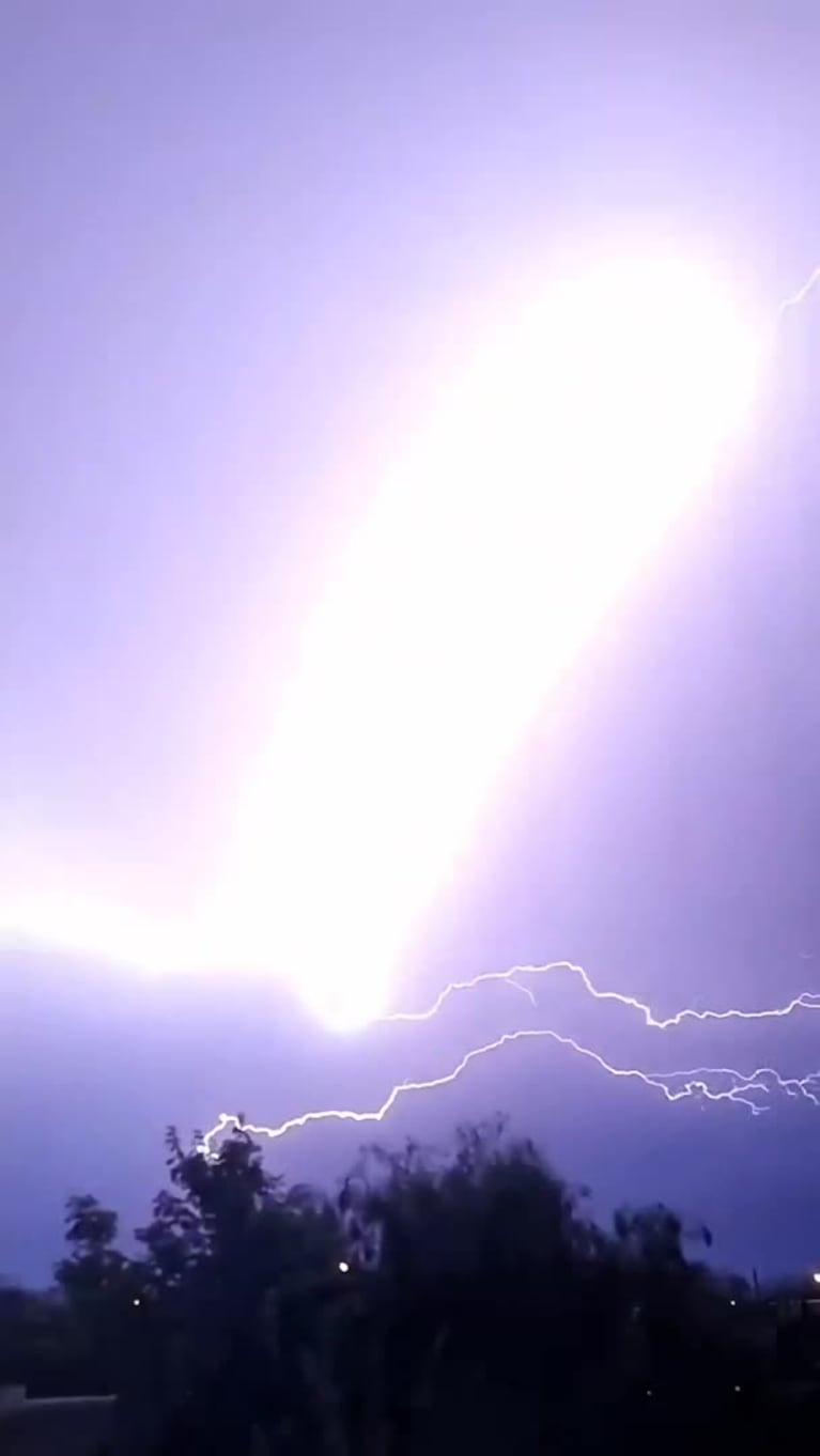 Un relámpago iluminó el cielo de Mendiolaza