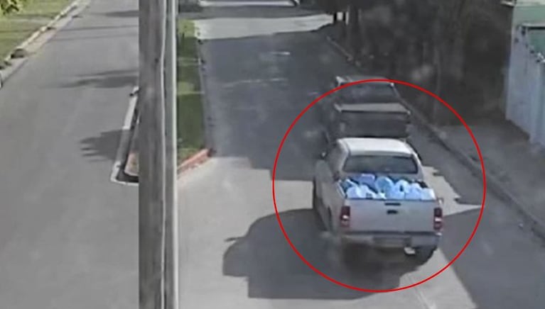 Le robó la camioneta a un repartidor e intentó huir con 50 bidones de agua: así lo atraparon