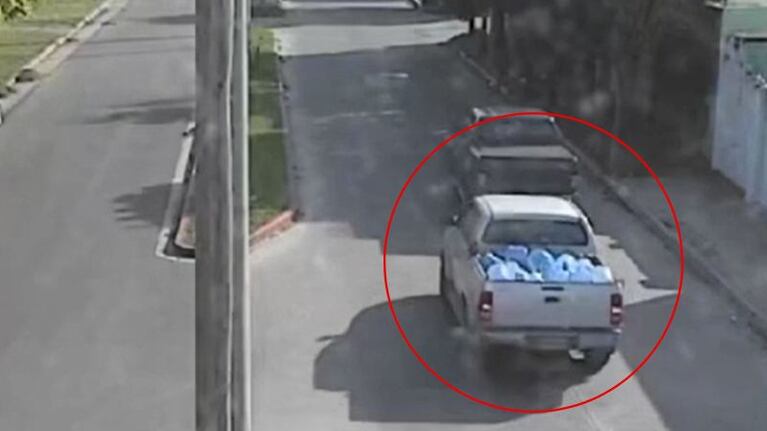 Le robó la camioneta a un repartidor e intentó huir con 50 bidones de agua: así lo atraparon