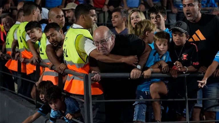Los hinchas de Belgrano enojados con el árbitro tras empatar con San Lorenzo