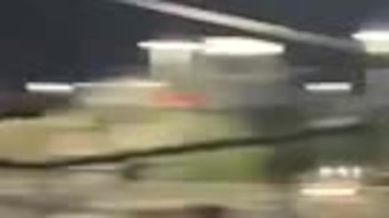 Robaron ruedas de varios autos en un supermercado