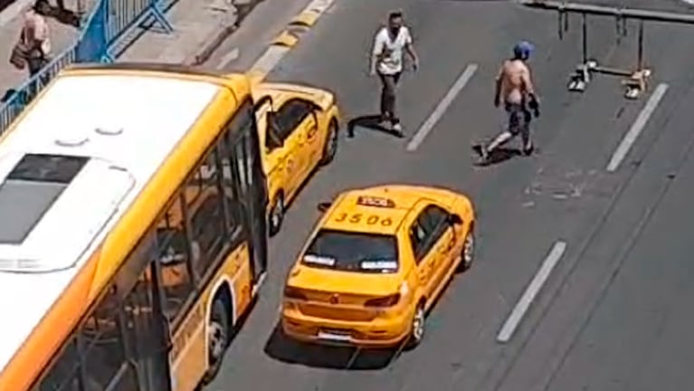 Taxista agredido en el paro reveló que le pincharon una goma