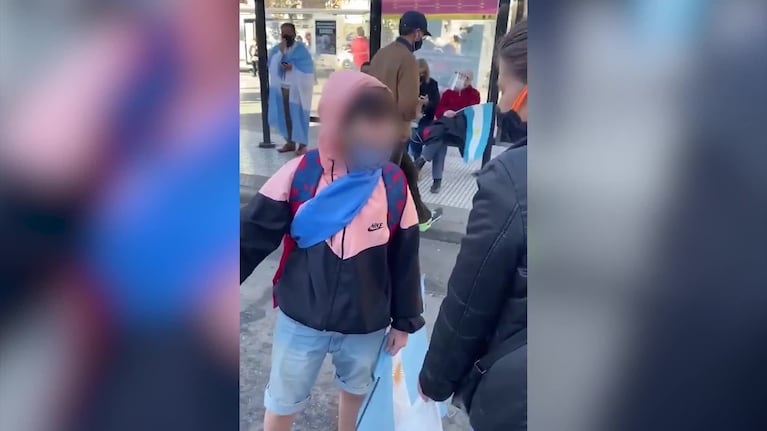 Un nene atacó a una mujer por "ser peronista"