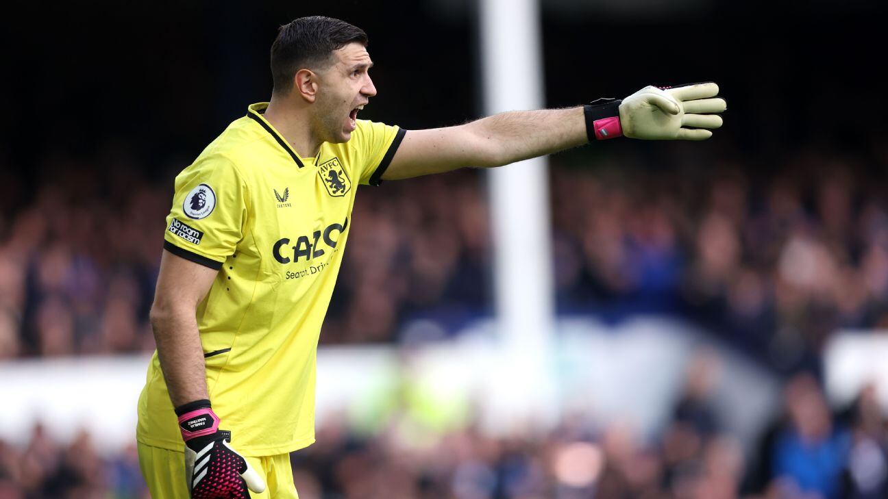 Atajadas del Dibu en el Aston Villa 