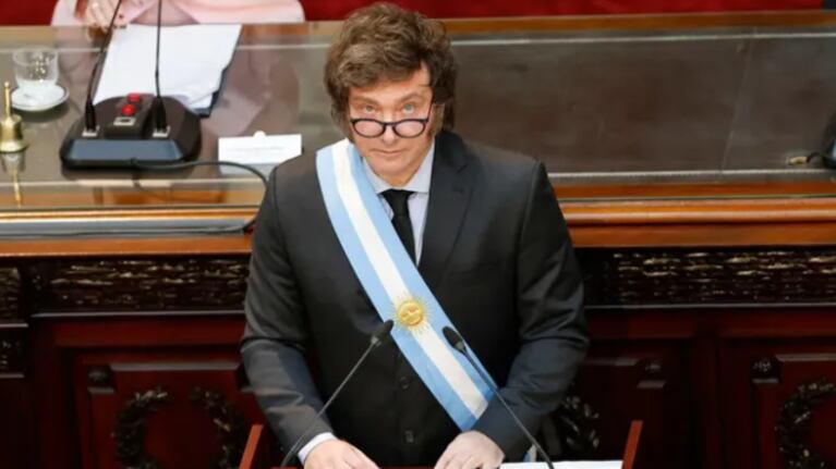 Video: Milei arrancó su discurso cantando “hola a todos” ante el Congreso