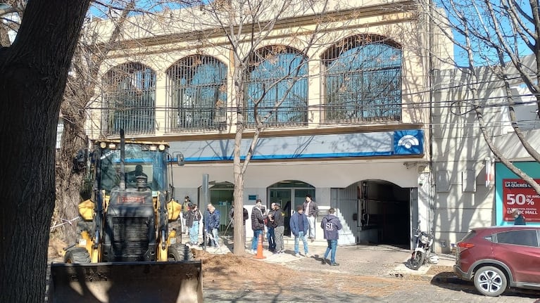 Así es el túnel por el que ladrones querían vaciar las cajas fuertes de un banco de San Isidro