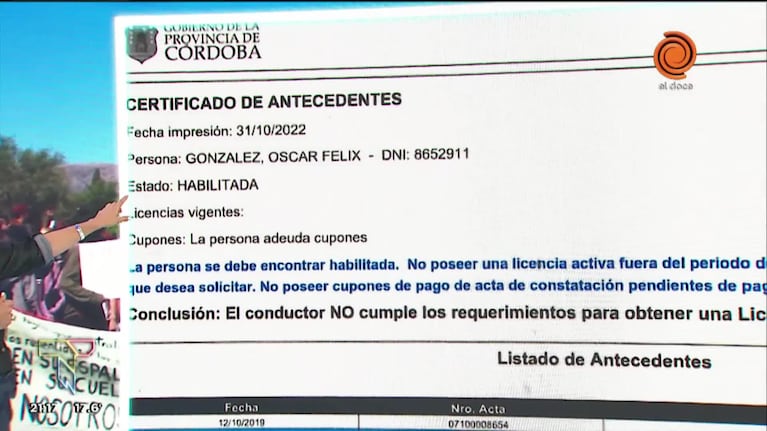 Qué dice el certificado de antecedentes de González sobre su carnet de conducir