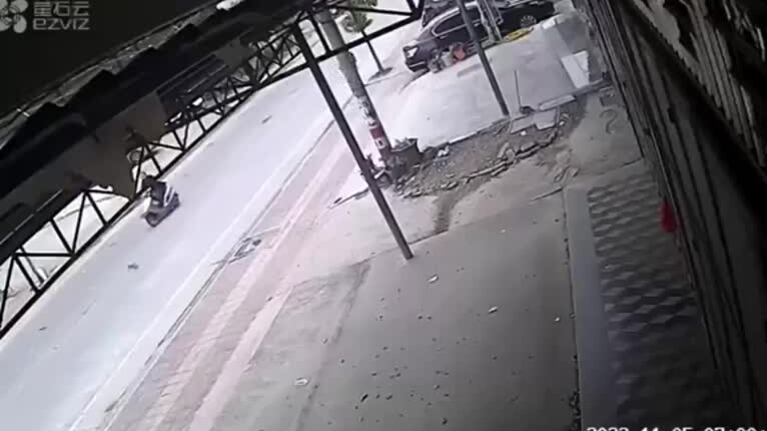 Un Tesla fuera de control mató a dos personas en China