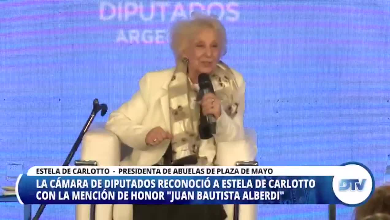 Estela De Carlotto recibió la mención de honor "Juan Bautista Alberdi"