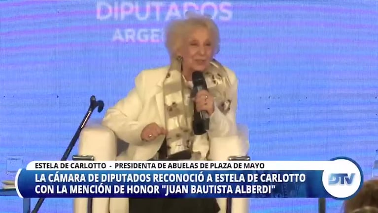Estela De Carlotto recibió la mención de honor "Juan Bautista Alberdi"