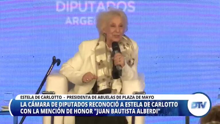 Estela De Carlotto recibió la mención de honor "Juan Bautista Alberdi"