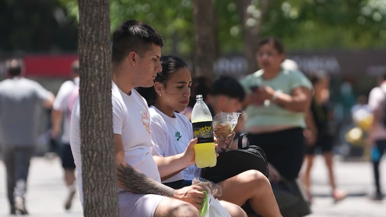 Las quejas de la gente ante el calor abrumador en Córdoba 