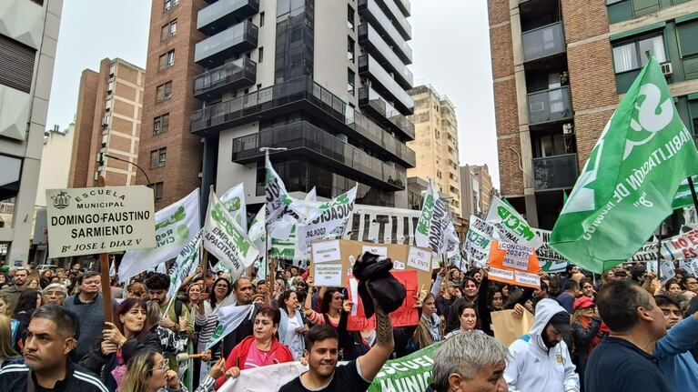 Daniele encabezó la protesta de los municipales: “Se viene un quilombazo”