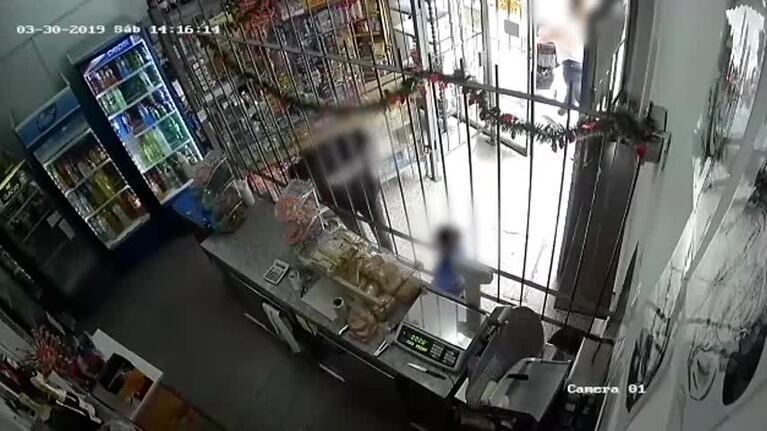 Robó en un kiosco con su hijo al lado