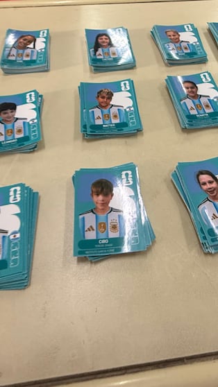 Una escuela de Córdoba armó su propio álbum de figuritas