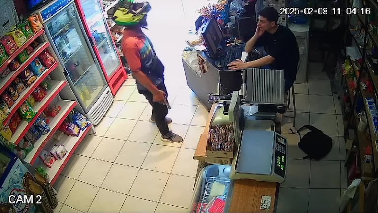 Video: entró armado a un kiosco y amenazó a un trabajador