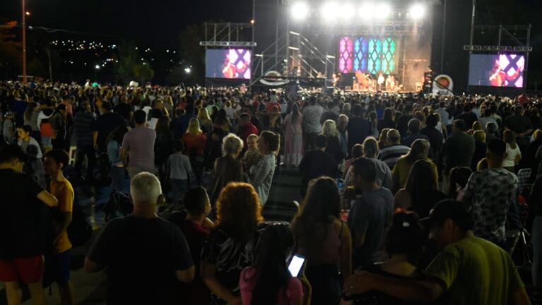 Glamour en Carlos Paz: los famosos en la apertura de temporada