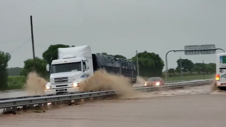 Se inundó la autovía entre Córdoba y Jesús María