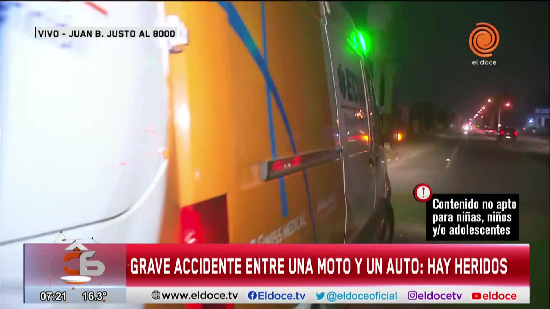 Grave choque entre una moto y un auto en avenida Juan B. Justo