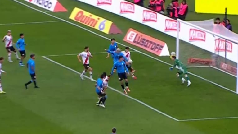 La heroica salvada de Morales en la última jugada de Belgrano-River
