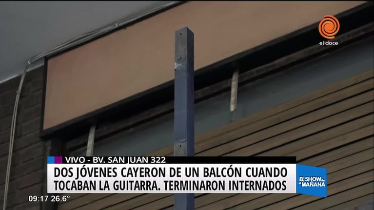 Dos jóvenes cayeron de un balcón