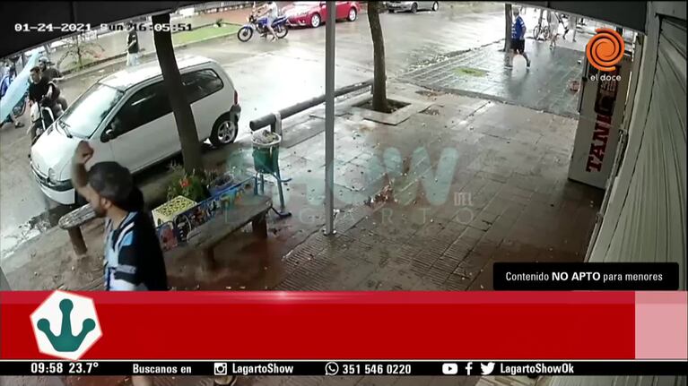Brutal agresión y robo de barras