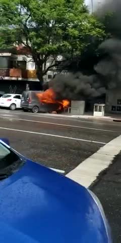 Se incendio una camioneta en el centro de la ciudad