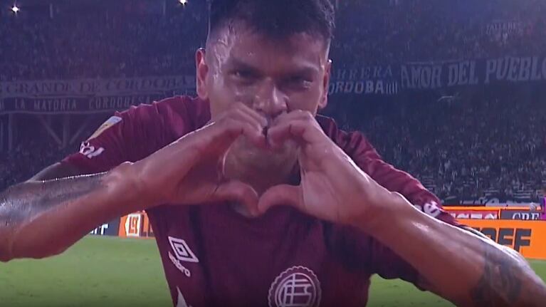 El festejo de Walter Bou tras el gol ante Talleres en el Torneo Apertura