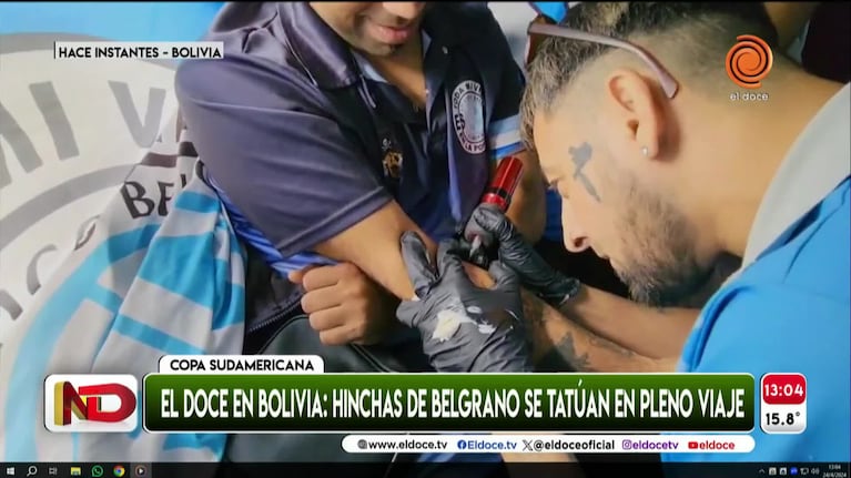 Hinchas de Belgrano se tatuaron mientras viajaban a Bolivia