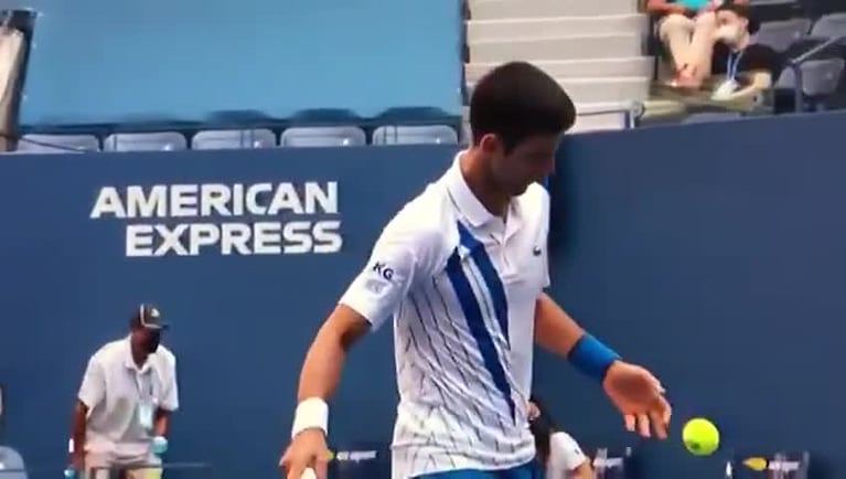 El pelotazo que descalificó a Djokovic del US Open